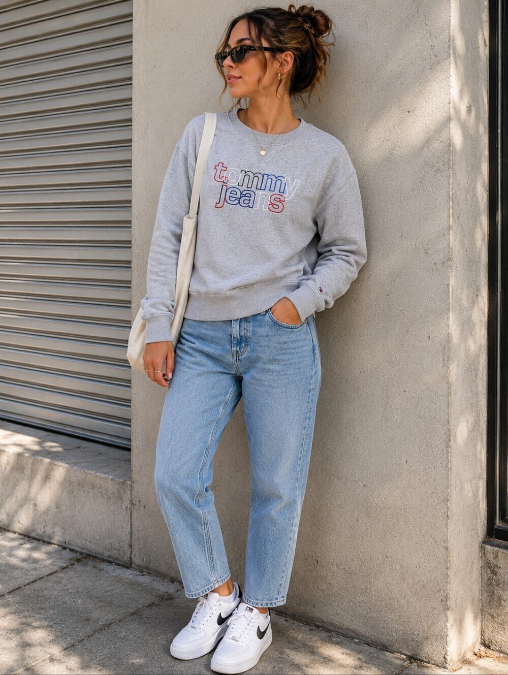Tommy Jeans Logo Sweatshirt Women’s Small Gray Embroidered Pullover
